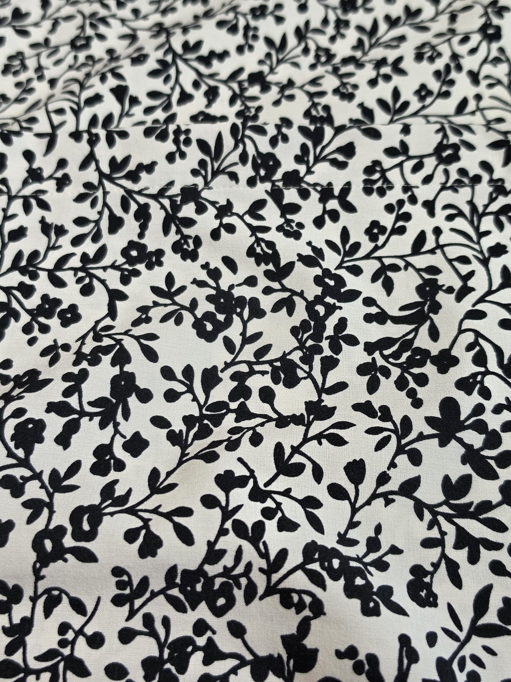 UNTUCKit Nora Button-Down Women's 10 White w/ Black Floral Leaf Print Stretchy - Picture 8 of 12